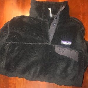 Black Patagonia fleece pullover
